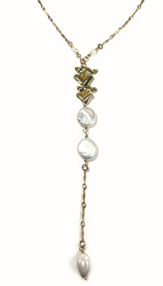 FLORAL CENTERPIECE & PEARL Y-NECKLACE