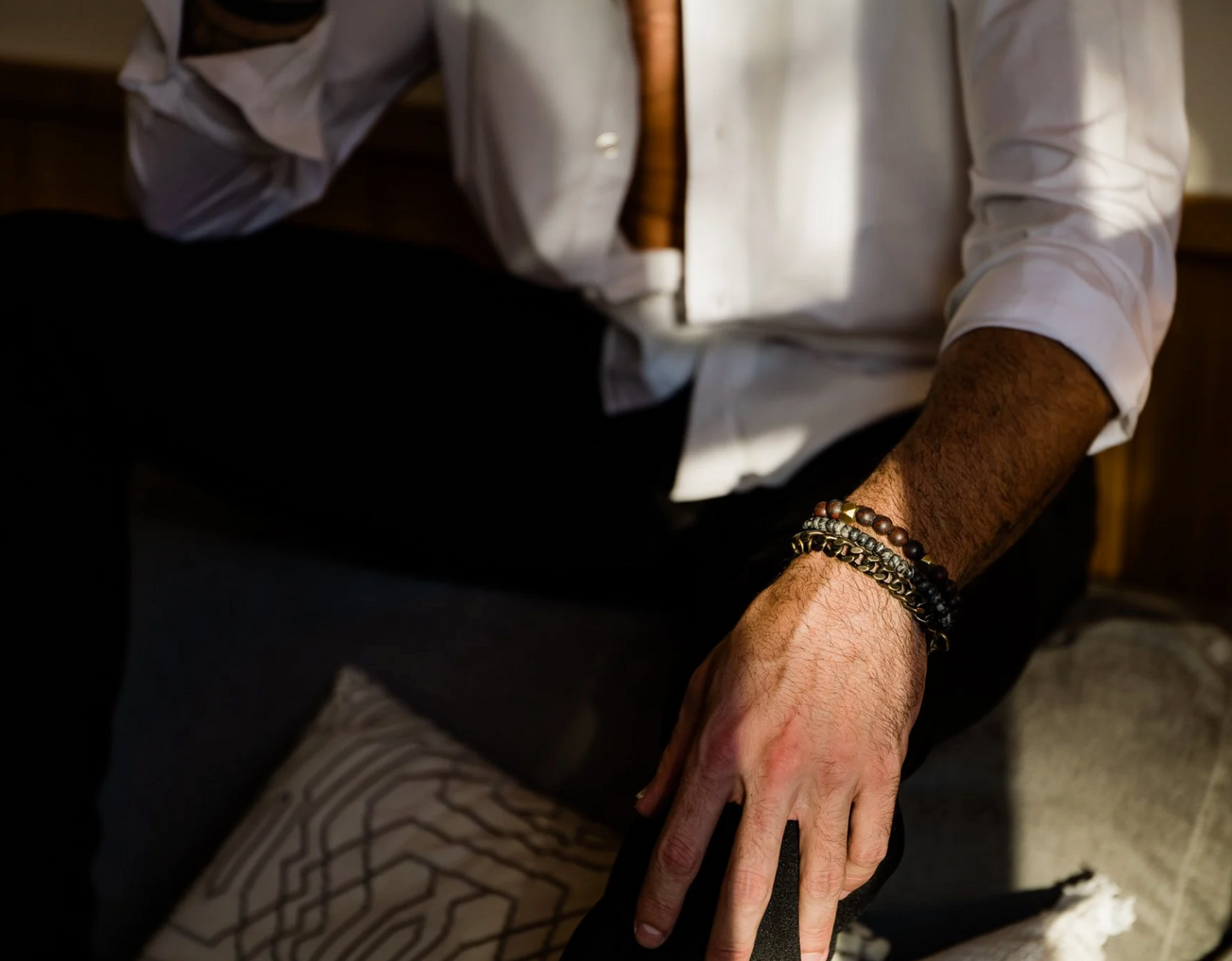 CHAIN: THICK SMOKY CURB 2.3 BRACELET